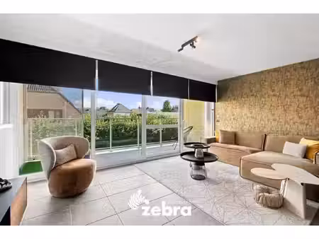 lichtrijke bel-etage met terras en ruime garage in assebroek!