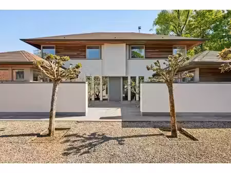 stijlvolle villa met luxueuze afwerking en zonnige tuin !