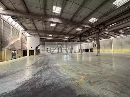 exclusivite 3500 m² entrepot bureaux à louer à lognes