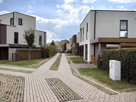 instapklare woning met 3 slaapkamers  tuin / terras & carport  gelegen in een rustige  kin