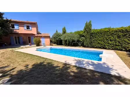 maison de 101m²  4 chambres et piscine
