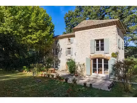charmant mas authentique  en pierre  avec piscine dans la régio