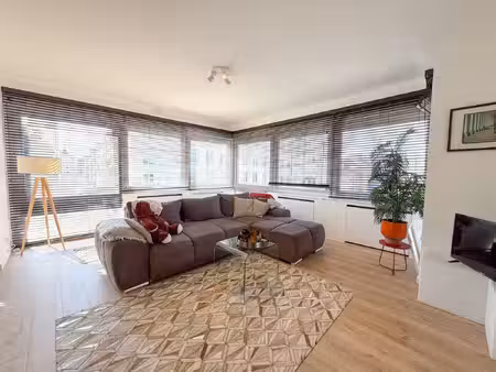 zonovergoten én gerenoveerd appartement met 2 slpk aan de groentemarkt in oostende.