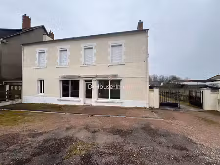 maison familiale avec 5 chambres dont une suite parentale proche base militaire