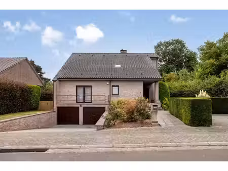 goed gelegen villa met 6 slaapkamers en grote tuin