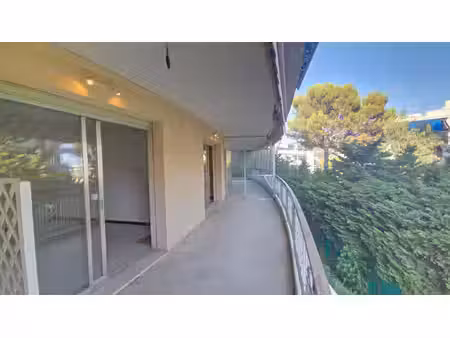 le cannet à vendre 4/5 pièces de 137 m2 avec 47 m2 de terrasse au calme  parking privatif.