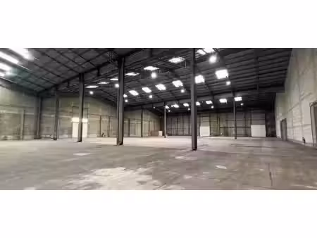 location local d'activités sandouville 5 528 m²