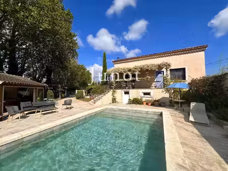 saint-rémy-de-provence - maison 210m² habitables - jardin arboré 2.000m² - piscine -...