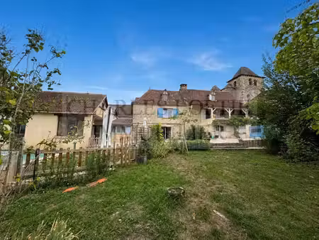 charmante maison de village de 5 chambres avec piscine  au