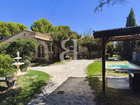 villa de plain-pied avec piscine à vendre – enclave des papes