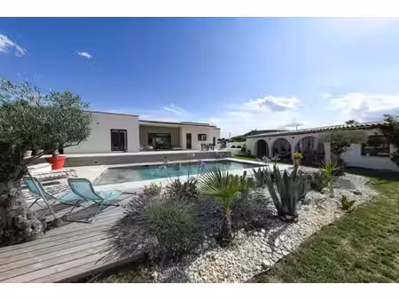 superbe propriété contemporaine  jardin et piscine