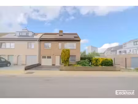 instapklare halfopen woning nabij het strand op de grens tussen oostende en bredene!