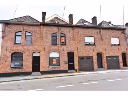 te renoveren rijwoning met goeie ligging