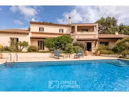 villa d'architecte de 1984 sur parc arboré et piscine