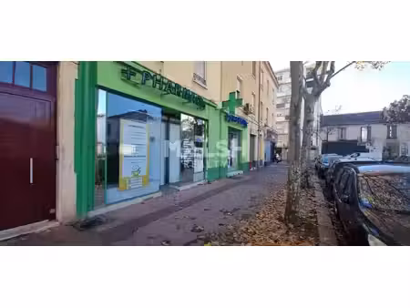 achat local commercial 67m²