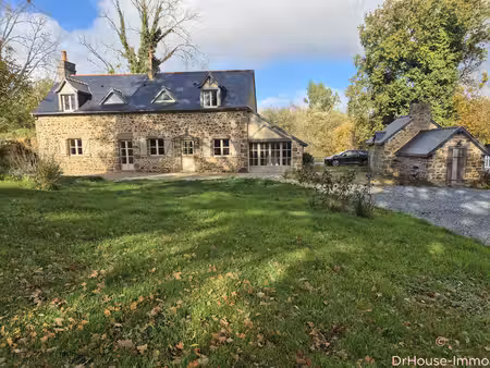 a 6 mn env de gorron  belle longère rénovée  4 chambres  dépendances  sur terrain de 1ha36