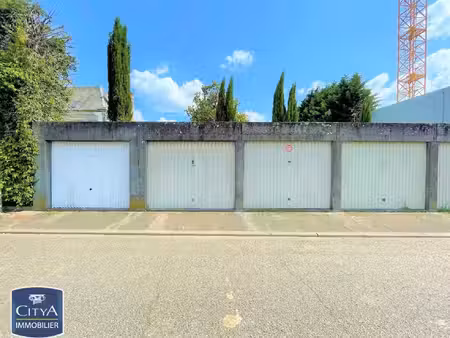 parking à louer 14 m² - coutras (33) - 75€