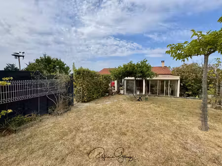 maison de plain-pied sur sous-sol sur 3 000 m2 de terrain av