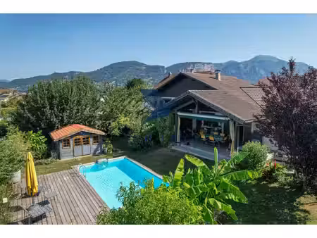 propriété familiale de 173 m2 plus de 2 200 m2 de terrain