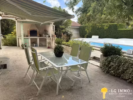 maison plain pied  3 chambres  garages  jardin  piscine