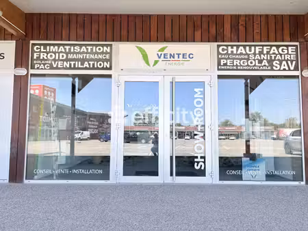 local commercial 3 pièces - 124 m²