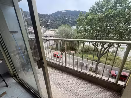 studio avec terrasse - vue colline