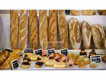 boulangerie patisserie situe au centre ville.