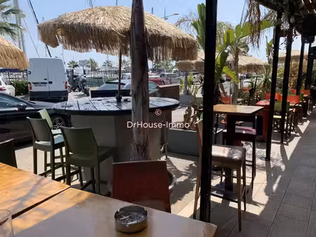 bar lounge et restauration et animation avec dj