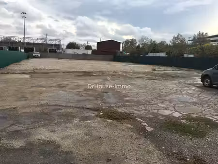 vente d'un droit au bail  actuellement lieu de stockage et vente de vehicule.