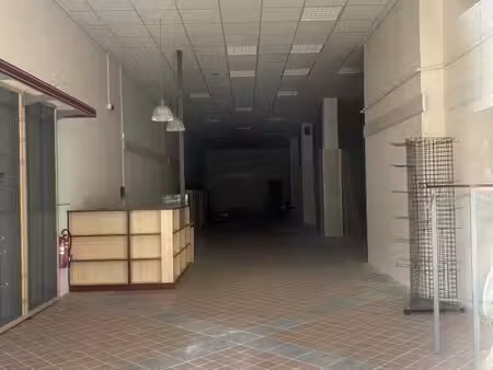 location commerce aix en provence 13100 329m²