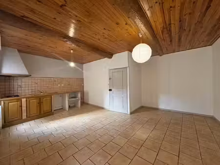 location appartement 2 pièces 34 m² à puget-ville (83390)