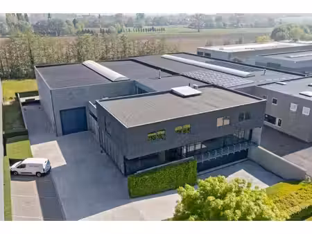commercieel te koop in zwevegem met 3 slaapkamers