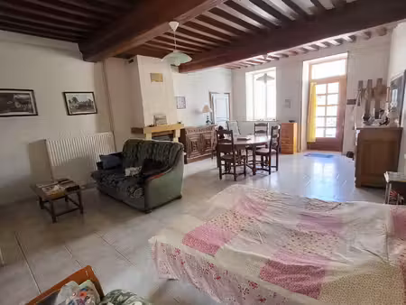 maison de ville de 90m² et studio de 25m² en location