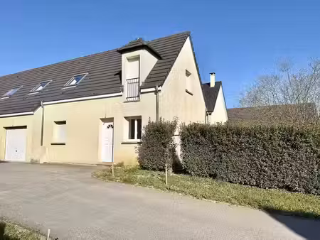 location maison 4 pièces 90 m² à evreux (27000)  1 095 €