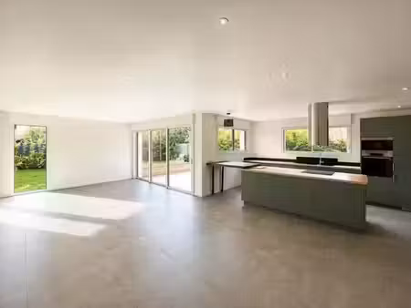 location meublée maison 7 pièces 159.75 m² à lille (59000)  2 400 €