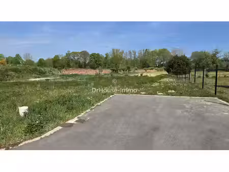 terrain constructible de 710 m2 libre de constructeur entièrement viabilisé sur wahagnies