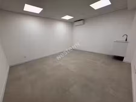 location locaux professionnels 0 pièces 13 m² à saint-cyr-sur-mer (83270)  700 €