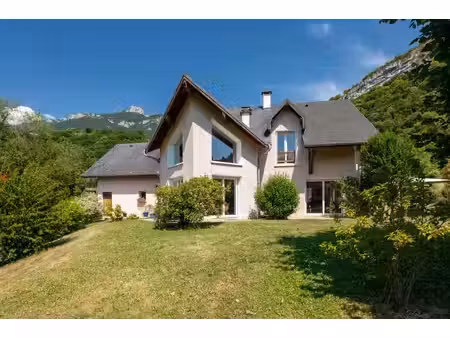 exclusivité à chambéry : maison d'architecte de 225 21 m2