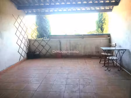 saint roch - t2 refait à neuf avec terrasse de 20 m² et parking