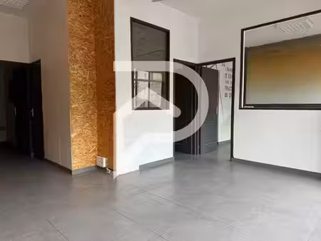a vendre local commercial 6 pieces 70m²
