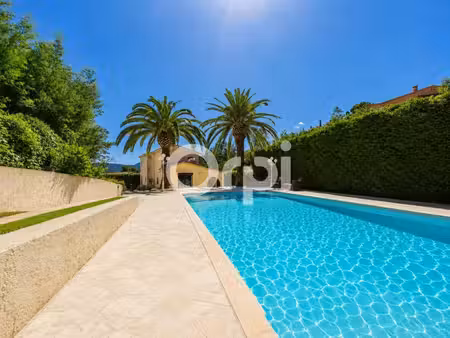 au calme - proche commerces - piscine - terrasses - stationnements abrités