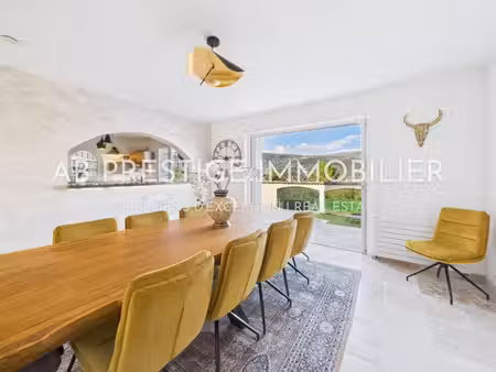 villa 251 m² - 5 chambres - rénovée - au calme