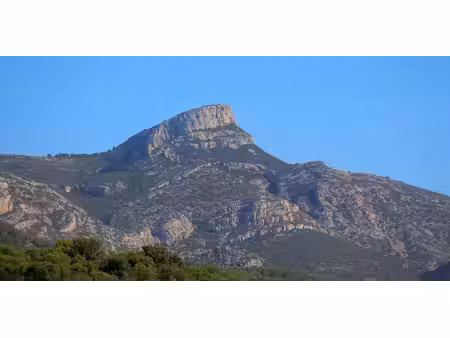 terrain d'exception à aubagne quartier les solans