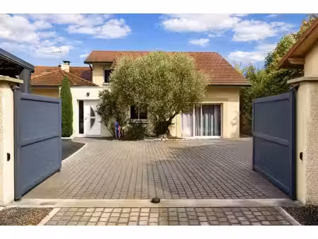 maison de prestige de 265 m2 en vente la côte-saint-andré  auvergne-rhône-alpes