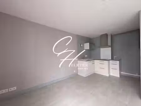 location appartement 2 pièces 35m2 grenoble 38000 - 560 € - surface privée
