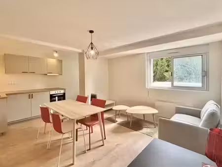 dijon - appartement 3 pièces à louer - 52m2 - 800 € cc - réf: n° 3846 - bourse immobilière