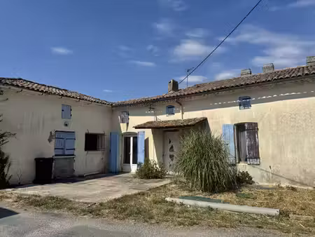 maison charentaise avec jardinet et garage