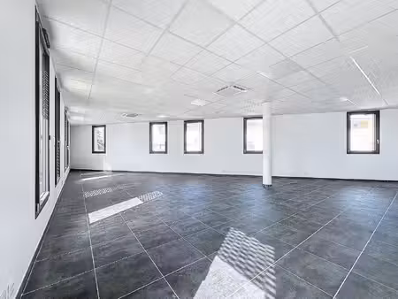 a vendre 83m2 bureaux loues - les abrets en dauphiné.