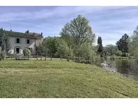 immeuble de caractère à réinventer - 257 m2 - cadre naturel avec accès rivière