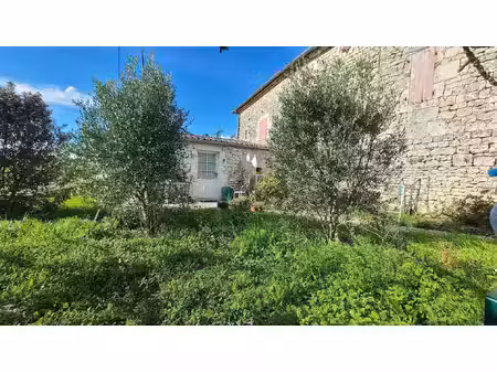 roquecor - ancien prieuré du 15e siècle avec gîtes  terrain arboré et cave voutée.